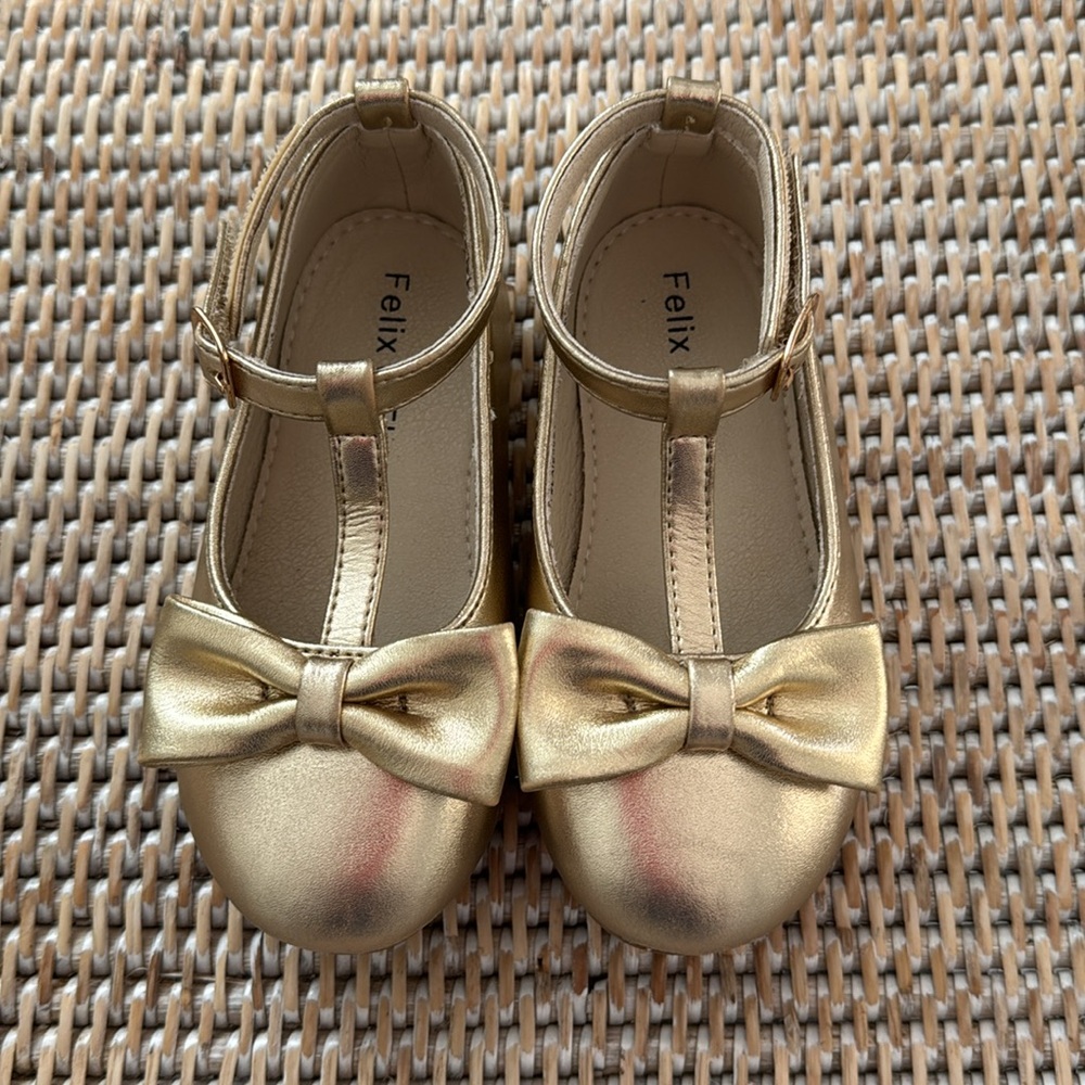 Felix & Flora Gold Shoes - toodler sz 8